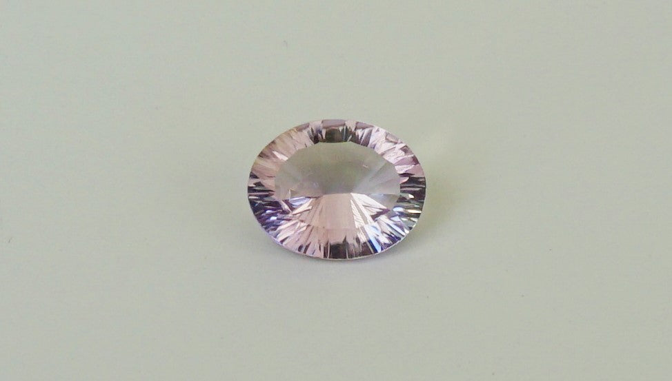 E1077 Amethyst Top Concave Cut