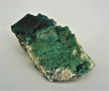 Lade das Bild in den Galerie-Viewer, M224 Fluorit grün
