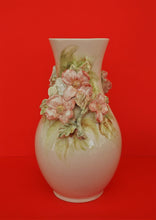 Lade das Bild in den Galerie-Viewer, K103 Keramik Vase Blumen
