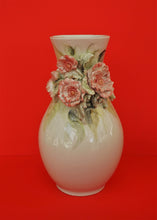 Lade das Bild in den Galerie-Viewer, K103 Keramik Vase Blumen
