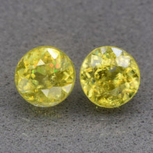 Lade das Bild in den Galerie-Viewer, E1108 Sphen Paar Top 1,34ct.
